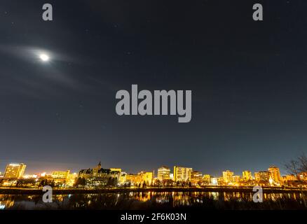 Photo de nuit Saskatoon paysage urbain Canada Saskatchewan Banque D'Images