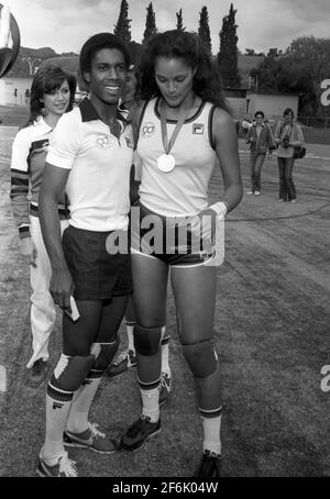 Kevin Hooks et Jayne Kennedy au Celebrity Challenge of the sexes le 22 mars 1980 à Mt. San Antonio College à Pamona, Californie crédit: Ralph Dominguez/MediaPunch Banque D'Images