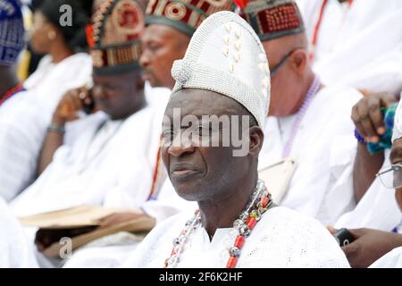 OONI des chefs d'IFE (Sooko) dans leur costume traditionnel pendant le Festival d'Olojo, État d'Osun, Nigeria. Banque D'Images