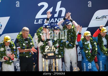 02 BERNHARD Timo (deu), HARTLEY Brendon (nzl), BAMBER Earl (nzl), Porsche 919 Hybrid lmp1 Team Porsche, ambiance, portrait, podium avec ENZINGER Fritz (deu) lors de la course de 24 heures du Mans 2017, du 17 au 18 juin au circuit du Mans, France - photo Antonin Vincent / DPPI Banque D'Images