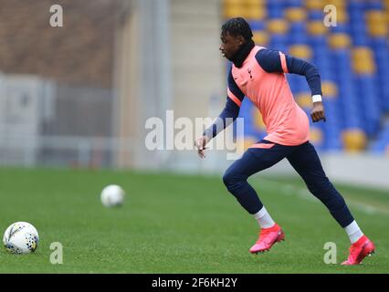 WIMBLEDON ANGLETERRE - MARS 31: Thimothee Lo-Tutala de Tottenham Hotspur moins de 18 ans pendant la coupe de la jeunesse FA quatrième ronde propre entre AFC Wimbledon et T Banque D'Images