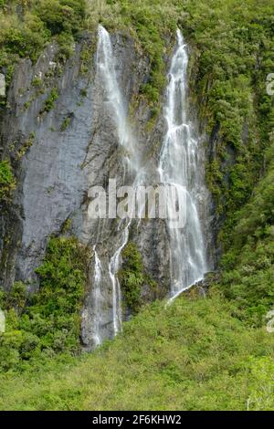 Cascades autour du glacier François-Joseph sur la côte ouest À l'île du Sud de la Nouvelle-Zélande Banque D'Images