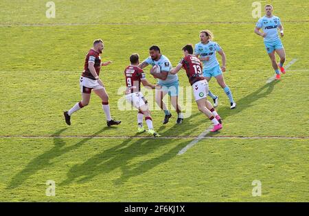 David Fifita (au centre) de Wakefield Trinity pendant le match de la Super League de Betfred au stade de la totalement Wicked, St Helens. Date de la photo : jeudi 1er avril 2021. Banque D'Images