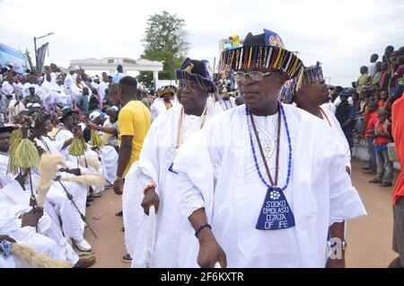 OONI des chefs d'IFE (Sooko) dans leur costume traditionnel pendant le Festival d'Olojo, État d'Osun, Nigeria. Banque D'Images