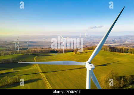 Fermer une vis d'une éolienne. Vue de drone. Banque D'Images