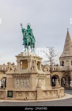 Monument de Saint Stephanthe. Quartier historique du château de Buda classé au patrimoine mondial de l'UNESCO, Bastion des pêcheurs, Neoromandikon. Hongrie, Budapest Banque D'Images