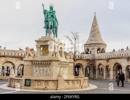 Monument de Saint Stephanthe. Quartier historique du château de Buda classé au patrimoine mondial de l'UNESCO, Bastion des pêcheurs, Neoromandikon. Hongrie, Budapest Banque D'Images