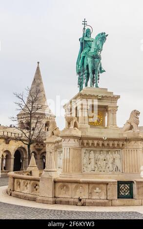 Monument de Saint Stephanthe. Quartier historique du château de Buda classé au patrimoine mondial de l'UNESCO, Bastion des pêcheurs, Neoromandikon. Hongrie, Budapest Banque D'Images