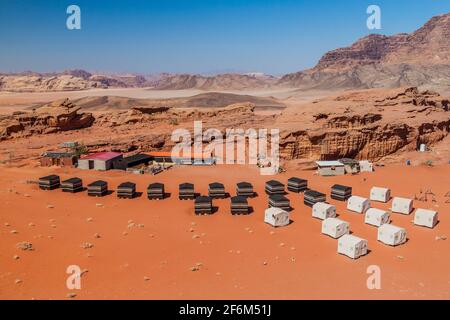 Camp bédouin dans le désert de Wadi Rum, Jordanie Banque D'Images