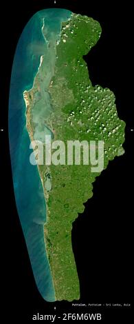 Puttalam, district de Sri Lanka. Imagerie satellite Sentinel-2. Forme isolée sur noir. Description, emplacement de la capitale. Contient une opération modifiée Banque D'Images