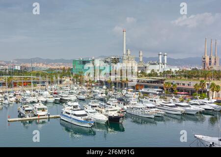 Port maritime dans un port méditerranéen de Barcelone, Espagne Banque D'Images