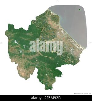 Quang Tri, province du Vietnam. Imagerie satellite Sentinel-2. Forme isolée sur blanc. Description, emplacement de la capitale. Contient Coperni modifié Banque D'Images