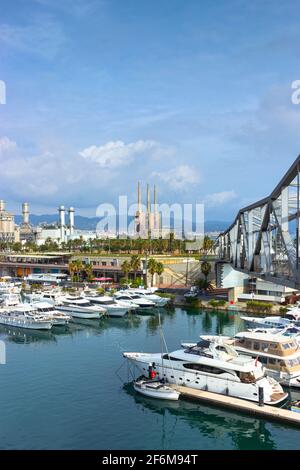 Port maritime dans un port méditerranéen de Barcelone, Espagne Banque D'Images