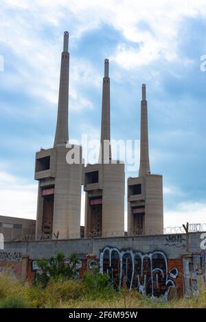 Ancienne centrale thermique désutilisée pour la production d'électricité Énergie à Barcelone Banque D'Images