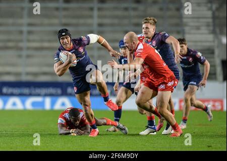 St. Helens, Angleterre - 1er avril 2021 - Sione Matat'utia de St Helens fait une pause lors de la ligue de rugby Betfred Super League Round 2 Hull Kingston Rovers vs St. Helens au stade Totally Wicked, St. Helens, UK Dean Williams/Alay Live News Banque D'Images