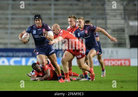 St. Helens, Angleterre - 1er avril 2021 - Sione Matat'utia de St Helens fait une pause lors de la ligue de rugby Betfred Super League Round 2 Hull Kingston Rovers vs St. Helens au stade Totally Wicked, St. Helens, UK Dean Williams/Alay Live News Banque D'Images