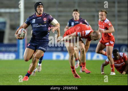 St. Helens, Angleterre - 1er avril 2021 - Sione Matat'utia de St Helens fait une pause lors de la ligue de rugby Betfred Super League Round 2 Hull Kingston Rovers vs St. Helens au stade Totally Wicked, St. Helens, UK Dean Williams/Alay Live News Banque D'Images