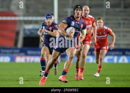 St. Helens, Angleterre - 1er avril 2021 - Sione Matat'utia de St Helens fait une pause lors de la ligue de rugby Betfred Super League Round 2 Hull Kingston Rovers vs St. Helens au stade Totally Wicked, St. Helens, UK Dean Williams/Alay Live News Banque D'Images