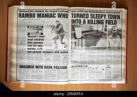 Le massacre de Hungerford... les pages de couverture et d'intérieur des journaux 20/août/1987 copie pic David Sandison Banque D'Images