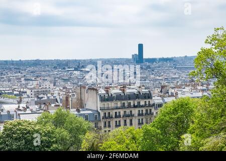 Paris, vue aérienne depuis Montmartre, avec la tour Montparnasse en arrière-plan Banque D'Images