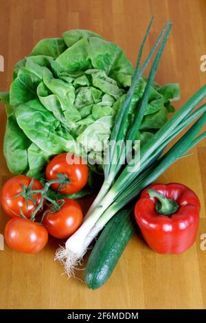 ingrédients pour une salade fraîche Banque D'Images