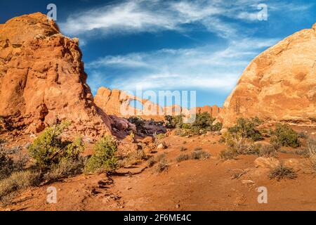 La célèbre arche Skyline dans le parc national d'Arches, Utah Banque D'Images