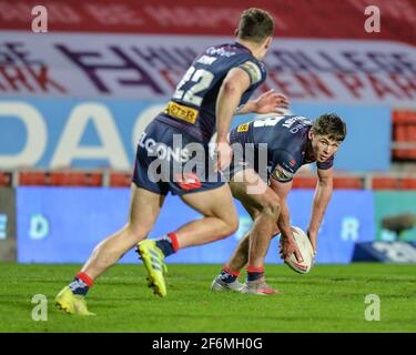 St. Helens, Angleterre - 1er avril 2021 - Jack Welsby, de St Helens, lance une attaque lors de la Ligue de rugby Betfred Super League Round 2 Hull Kingston Rovers vs St. Helens au stade Totally Wicked, St. Helens, Royaume-Uni Dean Williams/Alay Live News Banque D'Images