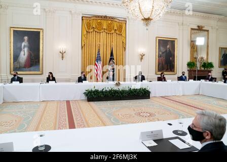 Le président des États-Unis, Joe Biden, tient une réunion du Cabinet dans la salle est de la Maison Blanche à Washington, DC, le jeudi 1er avril 2021. Le président Biden a annoncé qu'il demandait à cinq membres du cabinet d'expliquer son plan d'emploi au public américain. De gauche à droite : le secrétaire AMÉRICAIN à la Santé et aux Services humains Xavier Becerra ; le secrétaire américain à l'intérieur Debra Haaland ; le secrétaire d'État américain Antony Blinken ; le président Biden ; le secrétaire américain à la Défense Lloyd J. Austin III ; le secrétaire américain au Commerce Gina Raimondo ; le secrétaire américain aux Transports Pete Buttigieg ; Secrétaire AMÉRICAIN à la sécurité intérieure Banque D'Images