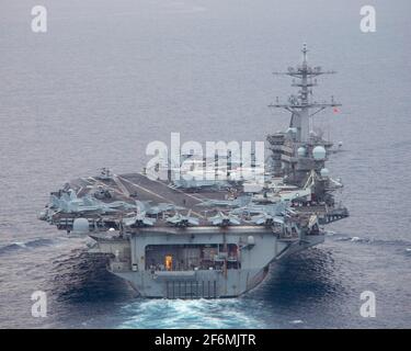 USS Theodore Roosevelt, États-Unis. 31 mars 2021. Le porte-avions USS Theodore Roosevelt de la Marine américaine de Nimitz, à propulsion nucléaire, lors d'une patrouille de routine avec la 7e flotte le 31 mars 2021 sur l'océan Indien. Credit: Planetpix/Alamy Live News Banque D'Images