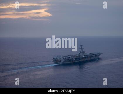 USS Theodore Roosevelt, États-Unis. 31 mars 2021. Le porte-avions USS Theodore Roosevelt de la Marine américaine de Nimitz, à propulsion nucléaire, lors d'une patrouille de routine avec la 7e flotte le 31 mars 2021 sur l'océan Indien. Credit: Planetpix/Alamy Live News Banque D'Images