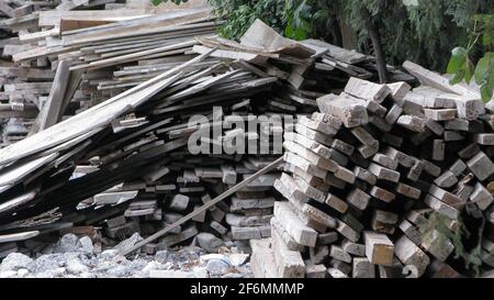 Pile de bois de construction. Banque D'Images