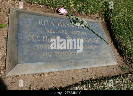 Culver City, Californie, États-Unis 19 mars 2021 UNE vue générale de l'atmosphère de la tombe de l'actrice Rita Hayworth dans la section Grotto au cimetière Holy Cross le 29 mars 2021 à Culver City, Californie, États-Unis. Photo par Barry King/Alay stock photo Banque D'Images