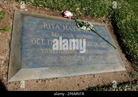 Culver City, Californie, États-Unis 19 mars 2021 UNE vue générale de l'atmosphère de la tombe de l'actrice Rita Hayworth dans la section Grotto au cimetière Holy Cross le 29 mars 2021 à Culver City, Californie, États-Unis. Photo par Barry King/Alay stock photo Banque D'Images