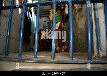 Eunapolis, bahia / brésil - 9 décembre 2009: Des femmes prisonnières sont vues dans les cellules de la prison publique dans la ville d'Eunapolis. Banque D'Images