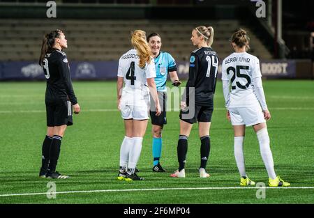 Malmö, Suède. 1er avril 2021. Arbitre Olga Zadinova vu dans la deuxième partie de la finale de la Ligue des champions de l'UEFA à Malmö Idrottsplats à Malmö, en Suède. (Crédit photo : Gonzales photo/Alamy Live News Banque D'Images