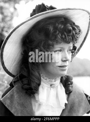 Angharad Rees, sur le set de la série télévisée britannique, 'Poldark II', BBC, 1978 Banque D'Images