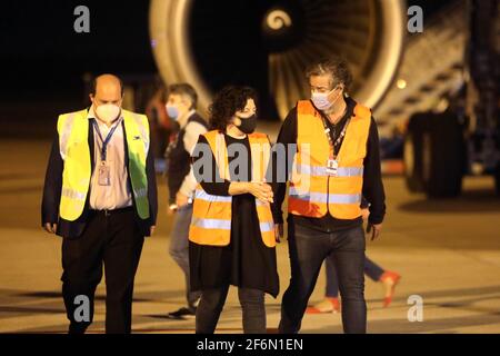 Buenos Aires, Buenos Aires, Argentine. 1er avril 2021. Aujourd'hui, 1 million de vaccins chinois Sinopharm sont arrivés à l'aéroport international d'Ezeiza à Buenos Aires sur un vol Aerolineas Argentinas. Crédit : Claudio Santisteban/ZUMA Wire/Alamy Live News Banque D'Images