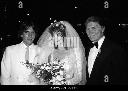 Michael Wilding Jr., Brooke Palance et Jack Palance à leur mariage le 26 août 1982. Crédit: Ralph Dominguez/MediaPunch Banque D'Images