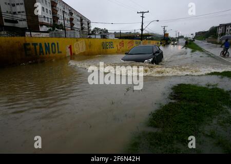 Itabuna, bahia / brésil - 25 octobre 2011: Inondations de rues dans la ville d'Itabuna causées par de fortes pluies dans la région. *** Légende locale *** . Banque D'Images