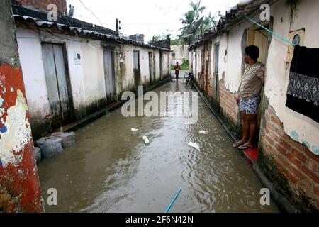 Itabuna, bahia / brésil - 25 octobre 2011: Les eaux de la rivière Cachoeira envahit la résidence dans la ville d'Itabuna. *** Légende locale *** . Banque D'Images