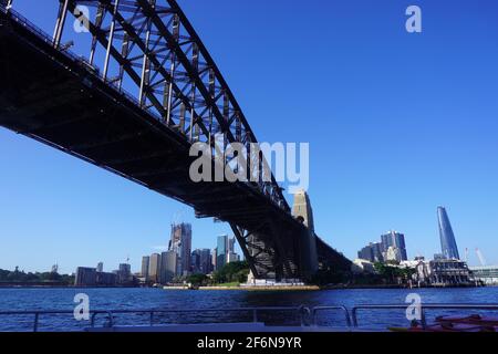 Vue panoramique de Sydney depuis le dessous du pont du port de Sydney Banque D'Images