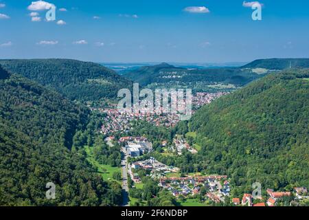 Château de Lichtenstein (Schloss Lichtenstein), un palais construit en style néo-gothique dominant la vallée de l'Echaz près de Honau, Reutlingen, dans le Jura souabe Banque D'Images