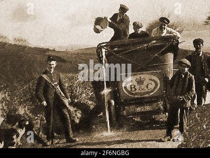 Production de films en Grande-Bretagne avant la première Guerre mondiale. Une équipe de la société britannique de films B & C sur place en 1914. British and Colonial films était une société britannique qui faisait essentiellement des films silencieux à Londres 1908 -1924. Plus tard en 1908, la British and Colonial Kinematograph Company a été créée en 1908 par Albert Henry ('Bert') Bloomfield (c.1882–1933) et John Benjamin (mac') McDowell (1878–1954). Opérant à partir d'un sous-sol loué dans le centre de Londres, ils n'ont utilisé qu'un seul appareil photo et ont développé les négatifs dans la maison de McDowell. Plus tard, ils ont déménagé dans leur propre studio à Newstead House, East Finchley, Londres. Banque D'Images