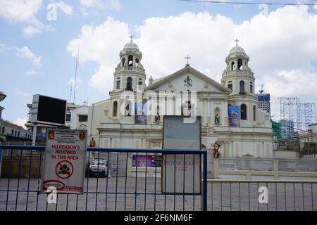 San Fernando, Philippines. 1er avril 2021. Barangay officiels de Cutud, Pampanga se ruant autour de mettre en œuvre des règles strictes de quarantaine et de verrouillage de personne ne faisant l'auto-flagellantion pendant la semaine de lenten. Cutud est connue comme la « capitale de la crucifixion des Philippines ». (Photo de Sherbien Dacalanio/Pacific Press) crédit: Pacific Press Media production Corp./Alay Live News Banque D'Images