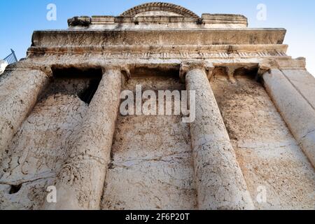 Mur de l'ancienne tombe d'Absalom dans la vallée du Kidron à Jérusalem, Israël Banque D'Images