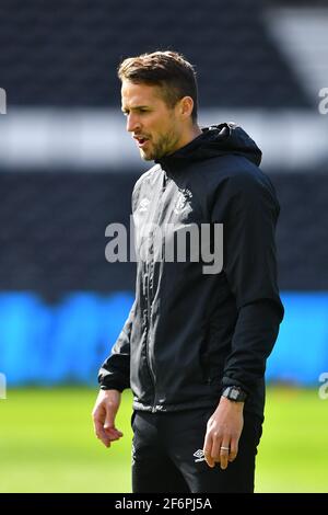 DERBY, ANGLETERRE. 2 AVRIL : Chris Cohan, entraîneur de la première équipe de Luton Town lors du match de championnat Sky Bet entre Derby County et Luton Town au Pride Park, Derby le vendredi 2 avril 2021. (Credit: Jon Hobley | MI News) Credit: MI News & Sport /Alay Live News Banque D'Images