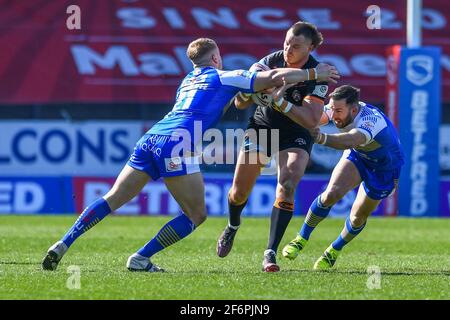 Cheyse Blair (12) de Castleford Tigers est attaqué par Alex Mellor (11) de Leeds Rhinos à , le 4/2/2021. (Photo de Craig Thomas/News Images/Sipa USA) Banque D'Images