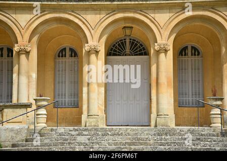 Entrée en carrière voûtée vue sur le site historique Château de Montauban à Fontvieille Bouches-du-Rhône, Provence-Alpes-Côte d'Azur, France. Banque D'Images