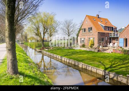 Maison hollandaise typique dans le Zaanstreek, pays-Bas Banque D'Images