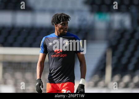 Derby, Royaume-Uni. 02 avril 2021. Elijah Adebayo #29 de Luton Town à Derby, Royaume-Uni le 4/2/2021. (Photo de Conor Molloy/News Images/Sipa USA) crédit: SIPA USA/Alay Live News Banque D'Images